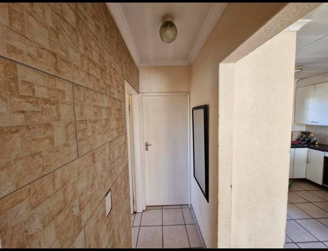 2 BEDROOM APARTMENT FOR SALE IN HEUWELSIG ESTATE